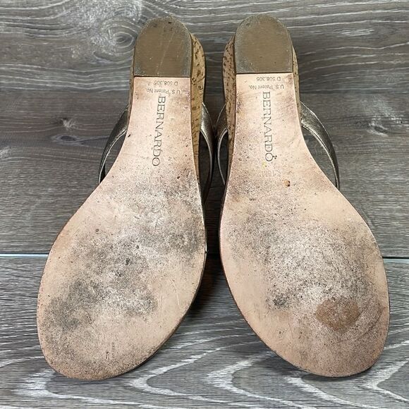 Bernardo Matrix Platinum Calf Leather Women’s Size 10M Thong Wedge Sandals - Picture 7 of 10